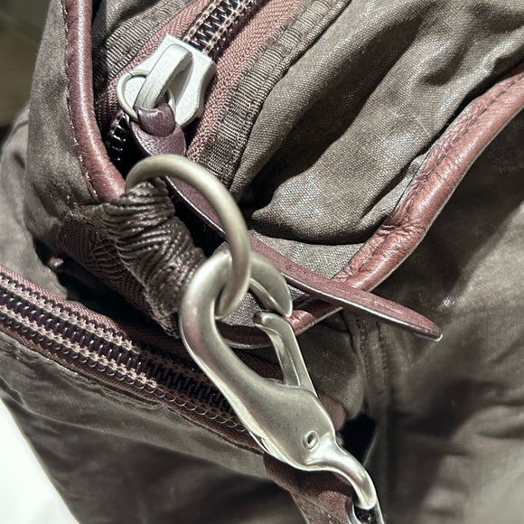 Property Of Brand Messenger Bag, lots of pockets! - Picture 8 of 11